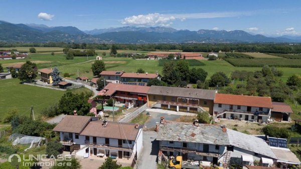 casa indipendente in vendita a Cavour