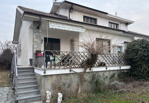 casa indipendente in vendita a Cavour