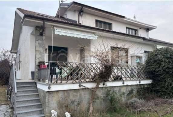 casa indipendente in vendita a Cavour