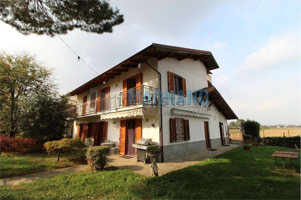 casa indipendente in vendita a Cavour