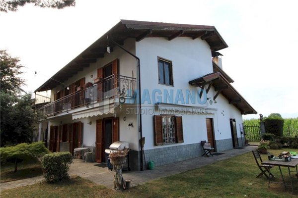 casa indipendente in vendita a Cavour