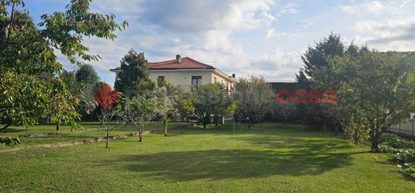 casa indipendente in vendita a Cavour
