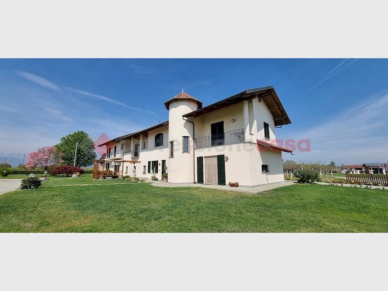 casa indipendente in vendita a Cavour