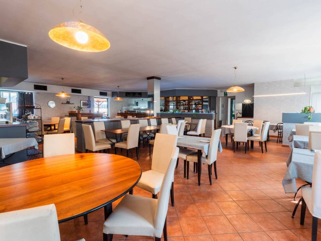 negozio in vendita a Cavour