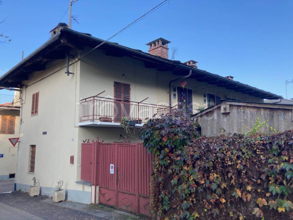 casa indipendente in vendita a Cavour