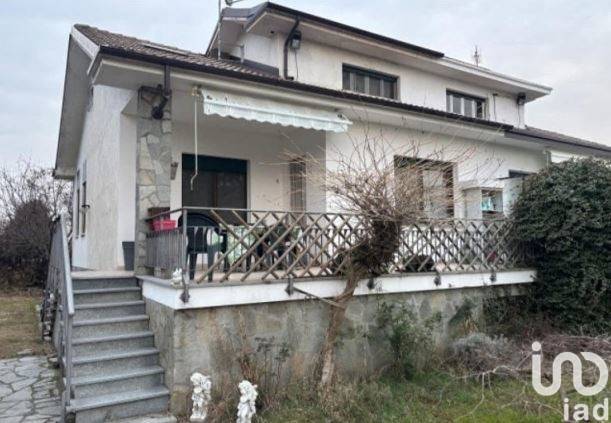 casa indipendente in vendita a Cavour