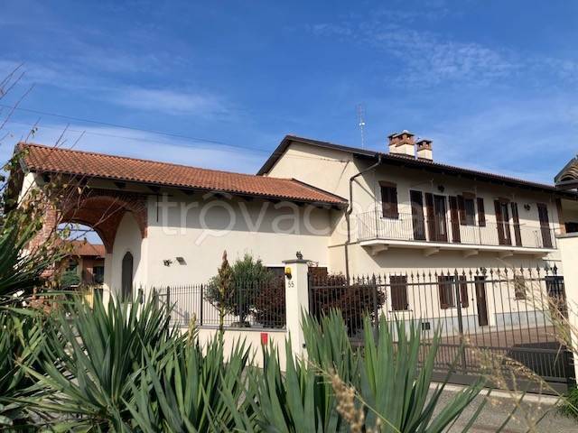 casa indipendente in vendita a Cavour
