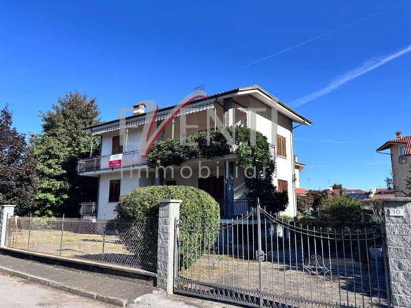 casa indipendente in vendita a Cavour