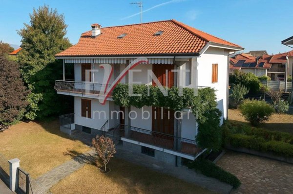 casa indipendente in vendita a Cavour