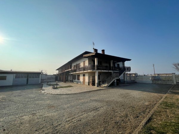 casa indipendente in vendita a Cavour