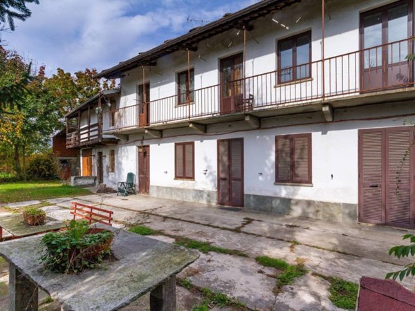 casa indipendente in vendita a Cavour