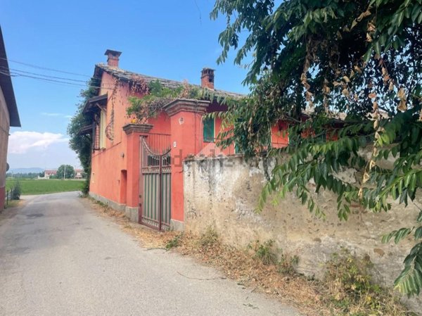 casa semindipendente in vendita a Cavour