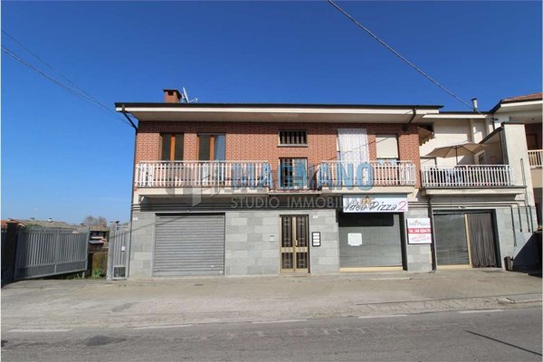 locale commerciale in vendita a Cavour