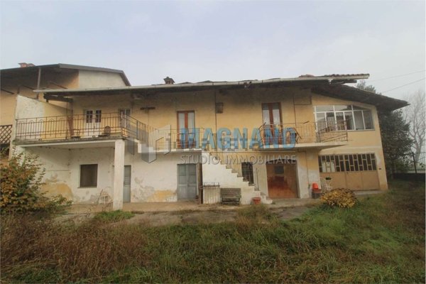 casa indipendente in vendita a Cavour