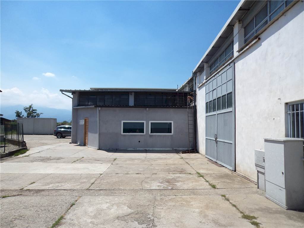 capannone in vendita a Cavour