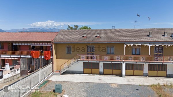 casa indipendente in vendita a Cavour
