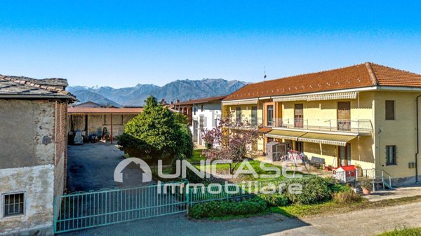 casa indipendente in vendita a Cavour
