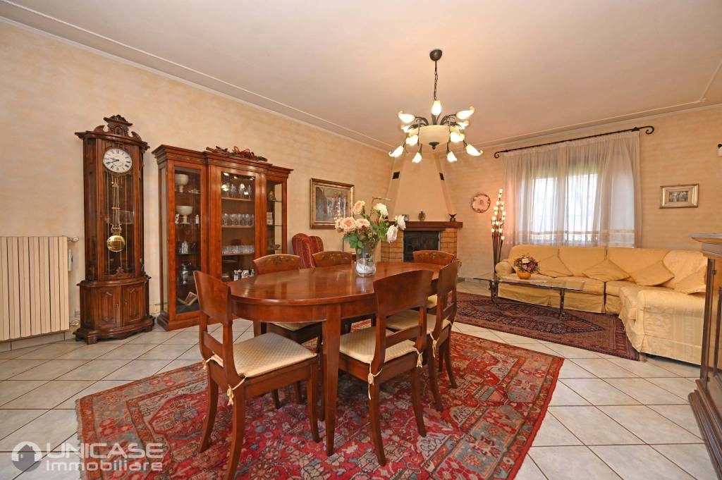 casa indipendente in vendita a Cavour