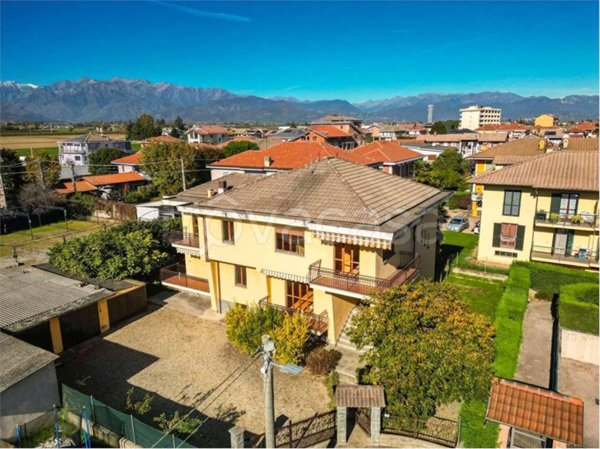 casa indipendente in vendita a Cavour