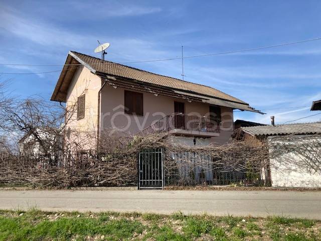 casa indipendente in vendita a Cavour