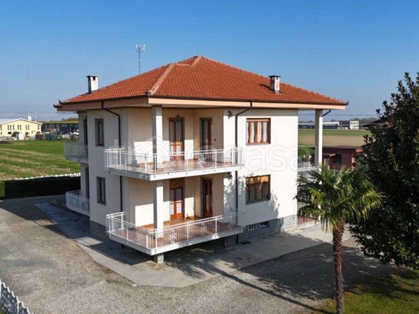 casa indipendente in vendita a Cavour