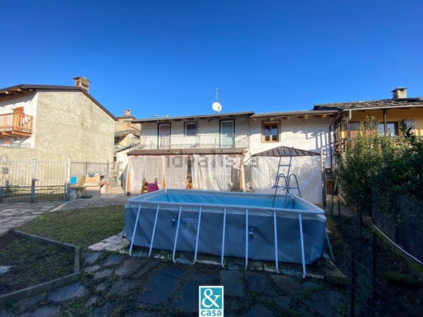 esavano in vendita a Cavour