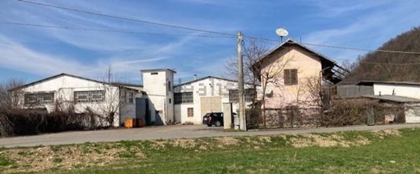 locale di sgombero in vendita a Cavour