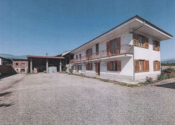 casale in vendita a Cavour