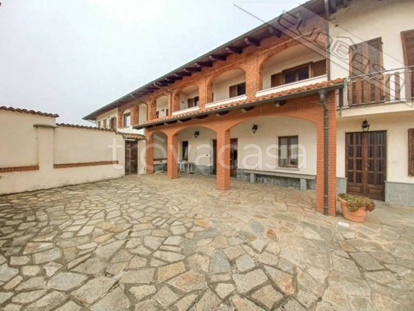 casa indipendente in vendita a Cavour