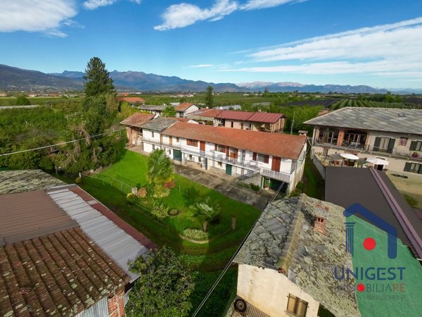 esavano in vendita a Cavour