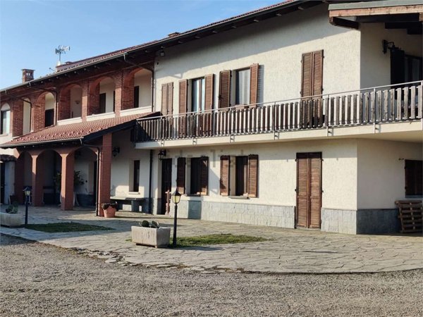 casale in vendita a Cavour