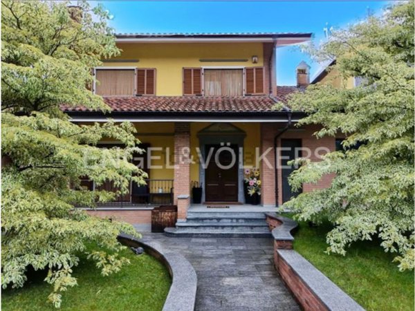 casa indipendente in vendita a Cavour