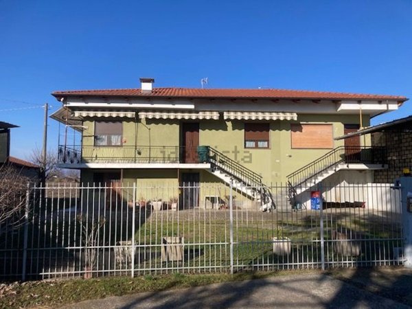 casa indipendente in vendita a Cavour