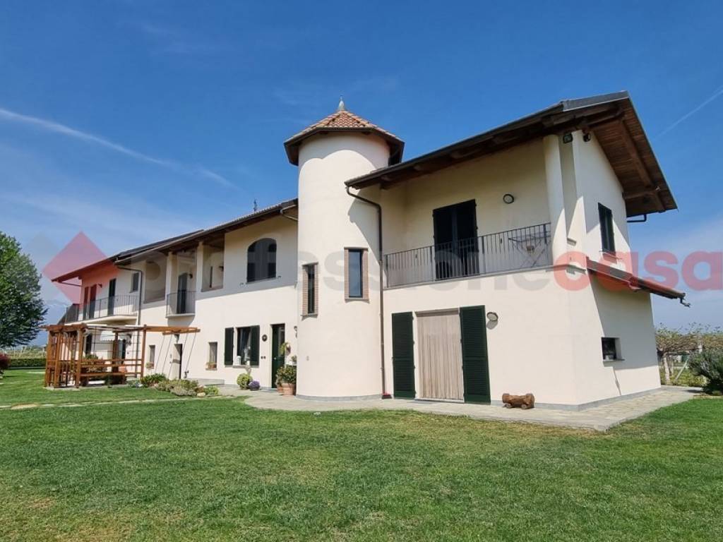 casa indipendente in vendita a Cavour