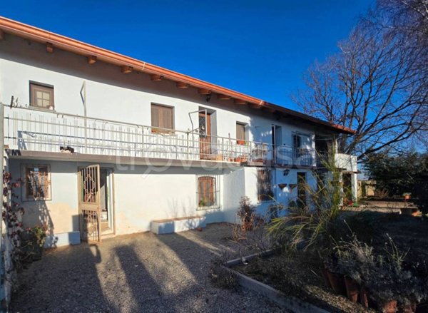 casa indipendente in vendita a Cavour