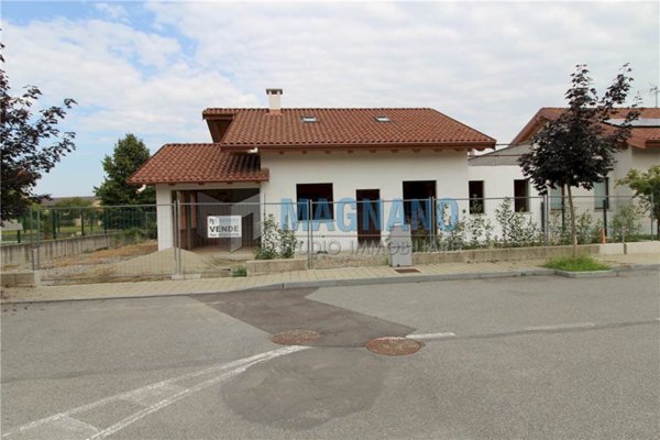 casa indipendente in vendita a Cavour
