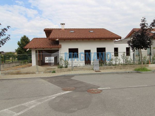 casa indipendente in vendita a Cavour
