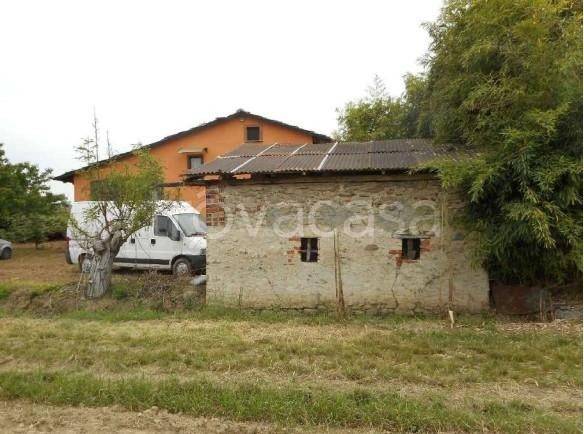 casa indipendente in vendita a Cavour
