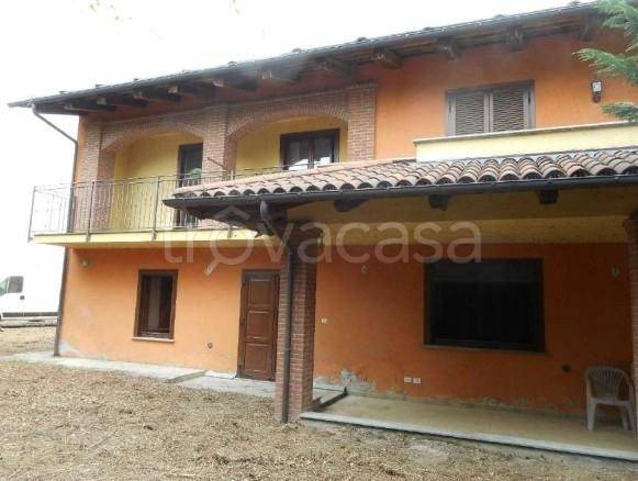 casa indipendente in vendita a Cavour
