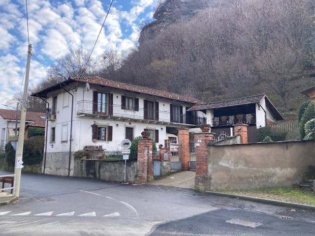 casa indipendente in vendita a Cavour