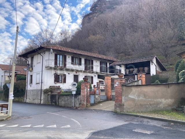 casa indipendente in vendita a Cavour