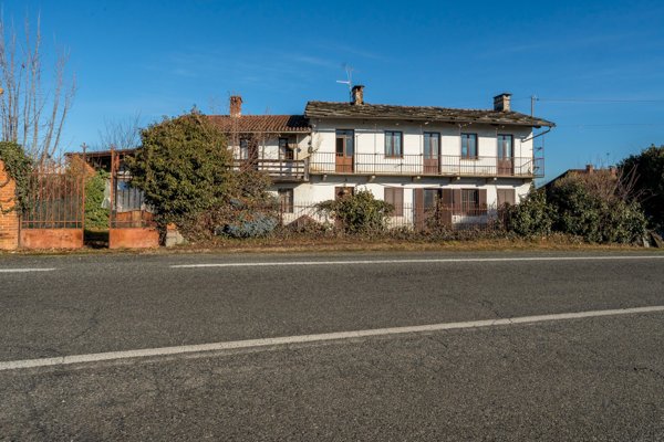 casa indipendente in vendita a Cavour