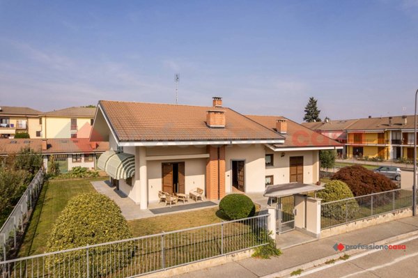 casa indipendente in vendita a Cavour