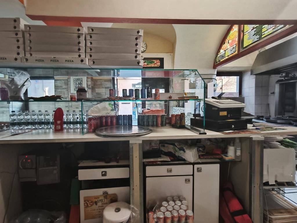 negozio in vendita a Cavour