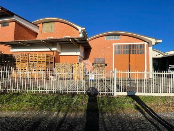 capannone in vendita a Cavour