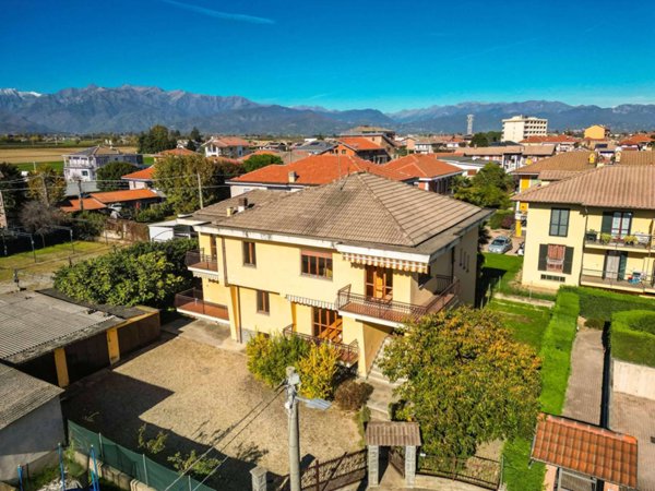 casa indipendente in vendita a Cavour