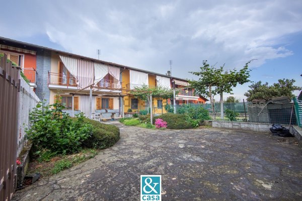 casa indipendente in vendita a Cavour