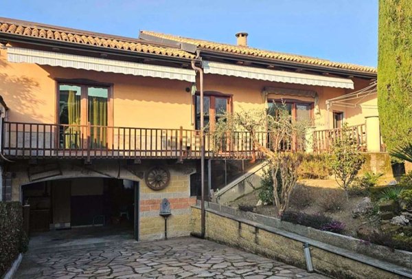 casa indipendente in vendita a Cavour