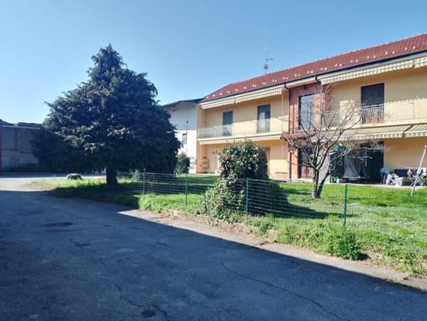casa indipendente in vendita a Cavour