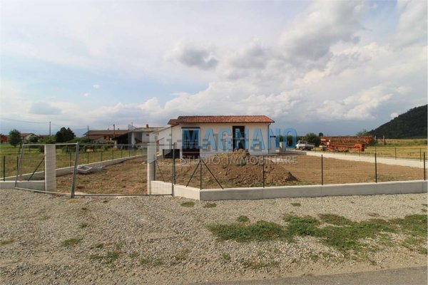 casa indipendente in vendita a Cavour